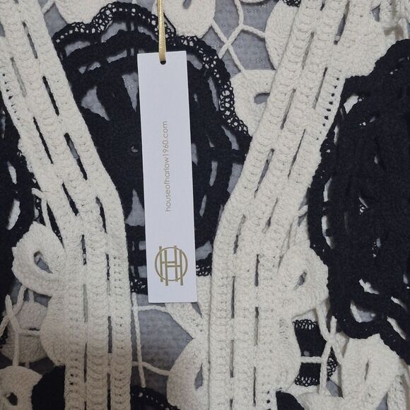 Nwt House of Harlow 1960 Women's Black White Crocheted Floral Boho Vest OS - Picture 3 of 6